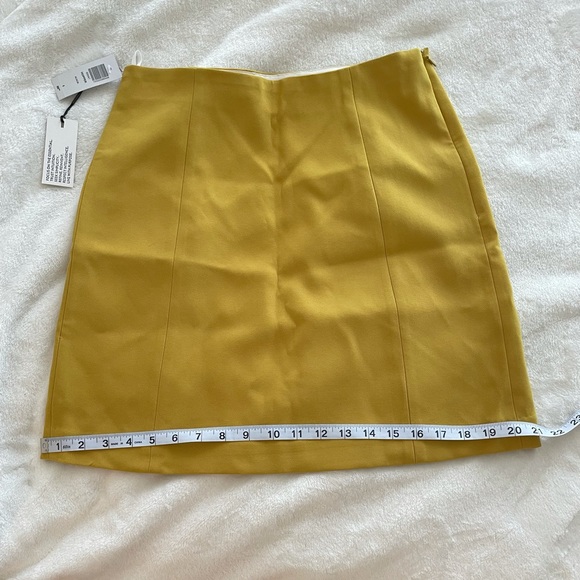 Aritzia Babaton Hopper Skirt in Acacia (US 6) - Picture 5 of 8